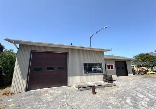 Propriété commerciale à vendre - 1985 Boul. du Bord-de-l'Eau, Salaberry-de-Valleyfield, J6S 6E6