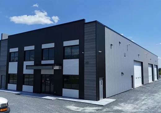 Industrial Building for Sale - 46 Rue des Sources, Windsor, J1S 0J4