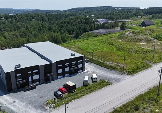 Industrial Building for Sale - 46 Rue des Sources, Windsor, J1S 0J4