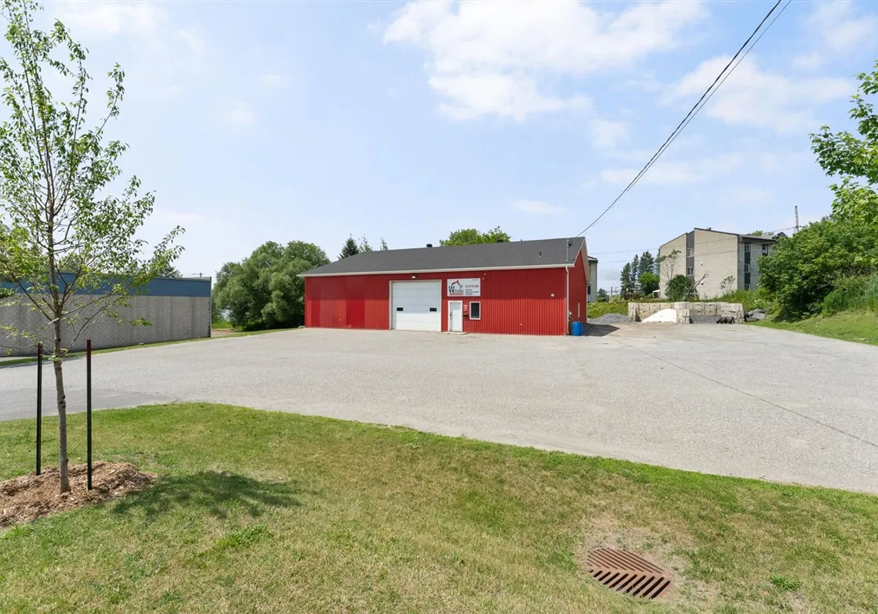 2083 Rue Louis-Faucher — photo 1