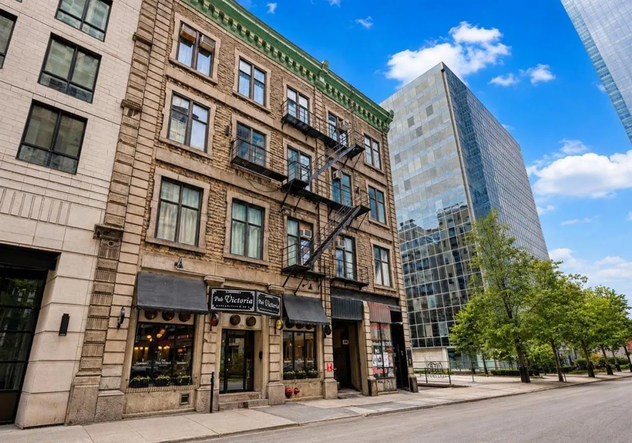 698Z-704Z Rue Notre-Dame O. — photo 2