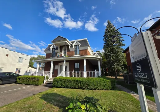 Propriété commerciale à vendre - 3994-3994B Boul. St-Martin O., Laval (Chomedey), H7T 1B8