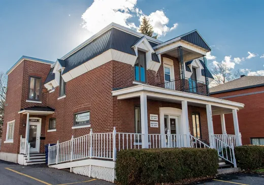 Propriété commerciale à vendre - 3994-3994B Boul. St-Martin O., Laval (Chomedey), H7T 1B8