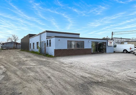 Bâtiment Industriel à vendre - 2040 Av. Francis-Hughes, Laval (Chomedey), H7S 1N4