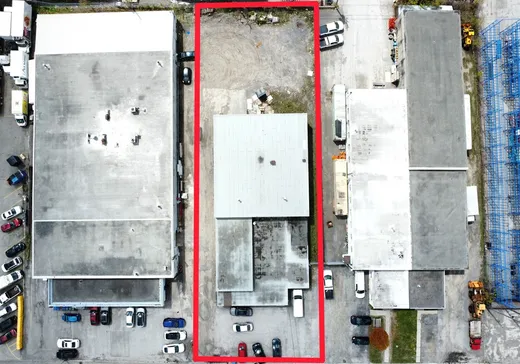 Bâtiment Industriel à vendre - 2040 Av. Francis-Hughes, Laval (Chomedey), H7S 1N4