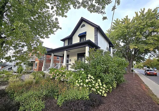Propriété commerciale à vendre - 144 Boul. Curé-Labelle, Laval (Sainte-Rose), H7L 2Z4
