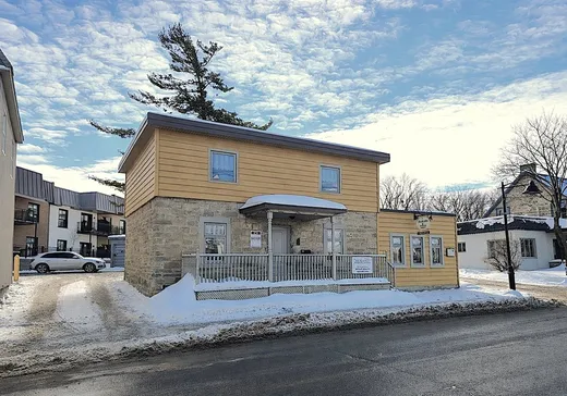 Propriété commerciale à vendre - 174-176 Boul. Ste-Rose, Laval (Sainte-Rose), H7L1L4