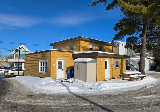 Propriété commerciale à vendre - 174-176 Boul. Ste-Rose, Laval (Sainte-Rose), H7L 1L4