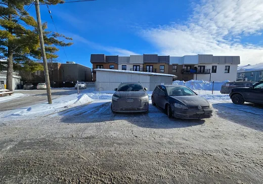 Propriété commerciale à vendre - 174-176 Boul. Ste-Rose, Laval (Sainte-Rose), H7L 1L4