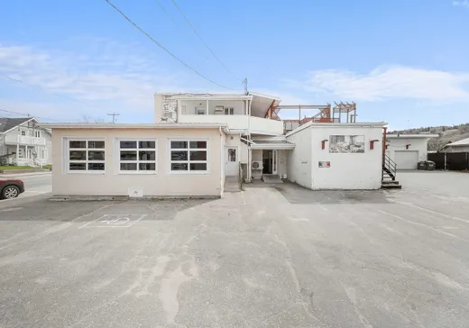 Propriété commerciale à vendre - 371 Rue St-François, La Tuque, G9X 1S6