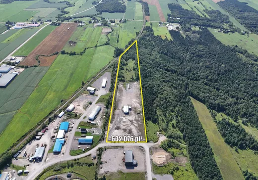 Industrial Building for Sale - 200 Rue du Parc-Industriel, Saint-Marc-des-Carrières, G0A 4B0
