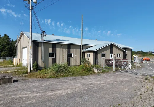 Industrial Building for Sale - 200 Rue du Parc-Industriel, Saint-Marc-des-Carrières, G0A 4B0