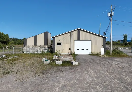 Industrial Building for Sale - 200 Rue du Parc-Industriel, Saint-Marc-des-Carrières, G0A 4B0