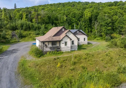 Commercial Property for Sale - 1920 Av. du Longeron, Dégelis, G5T 1E2