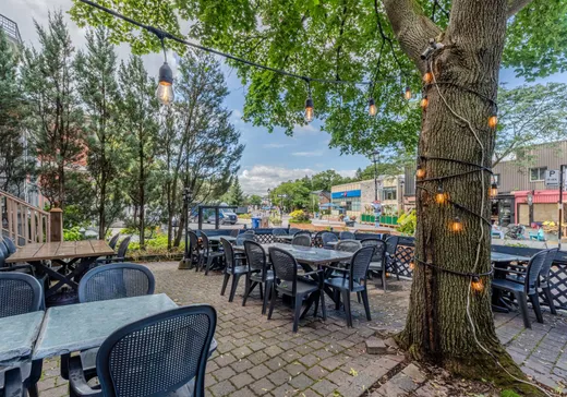 Propriété commerciale à vendre - 244 Rue St-Charles O., Longueuil, J4H 1H3