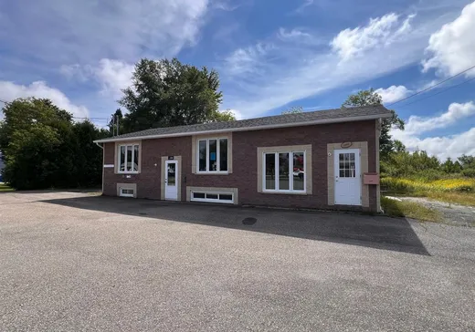 Commercial Property for Sale - 2880-2888 Rue Sherbrooke, Magog, J1X 4G4