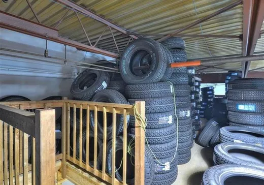 Propriété commerciale à vendre - 2150 Boul. Hymus, Laval (Sainte-Dorothee), H1N 1N1