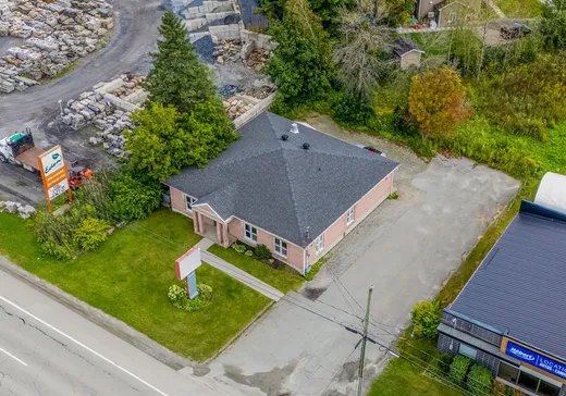 Propriété commerciale à vendre - 5426 Boul. Bourque, Rock Forest, J1N 1H3