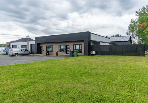 Propriété commerciale à vendre - 374-380 Rue du Roi, Val des Sources, J1T 1S8