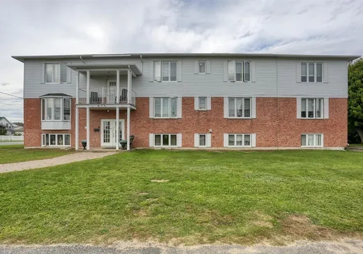 Propriété commerciale à vendre - 611 207e Avenue, St-Mathieu-Du-Parc, G9T3M2