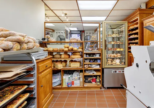Propriété commerciale à vendre - 7010 Av. Cartier, Ville de Québec, G1R 2S5