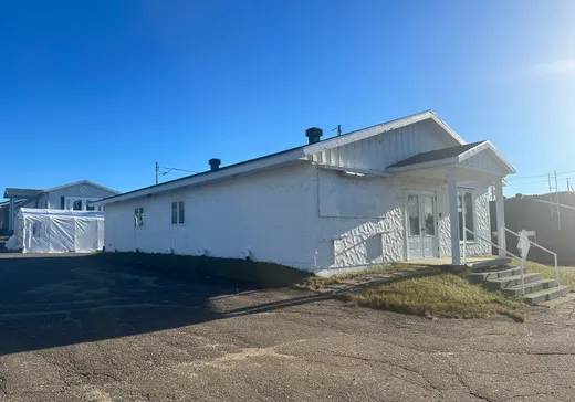 Propriété commerciale à vendre - 3 Av. Marcel-Legendre, St-Tite-Des-Caps, G0A 4J0