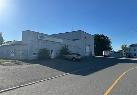Propriété commerciale à vendre - 2075 Av. des Érables, Plessisville, G6L 2E6
