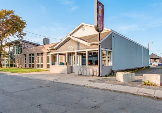 Commercial Property for Sale - 925 Rue St-Joseph, Massueville, J3R 3R1