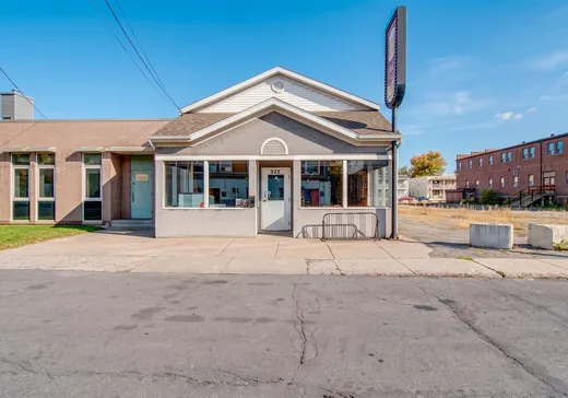 Commercial Property for Sale - 925 Rue St-Joseph, Massueville, J3R 3R1
