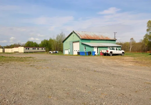 Terrain à vendre - 645 Rue Commerciale N., Témiscouata-sur-le-Lac, G0L1E0