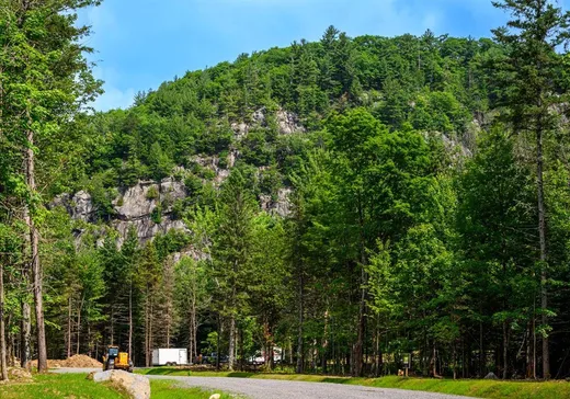 Terrain à vendre -  Ch. de la Falaise, Saint-Sauveur, J0R 1K0