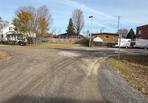 Terrain à vendre - 116 Boul. du Curé-Labelle, Sainte-Thérèse, J7E2W9