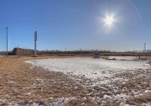 Terrain à vendre - 1 Boul. St-Laurent E., Saint-Lambert, J4R 2T1