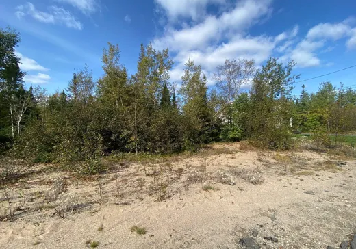 Terrain à vendre - 407 Rue Montigny, Sept-Îles, G0G 1L0