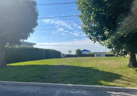 Terrain à vendre -  Rue St-Louis O., Saint-Rémi, J0L 2L0