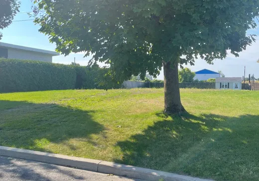 Terrain à vendre -  Rue St-Louis O., Saint-Rémi, J0L 2L0