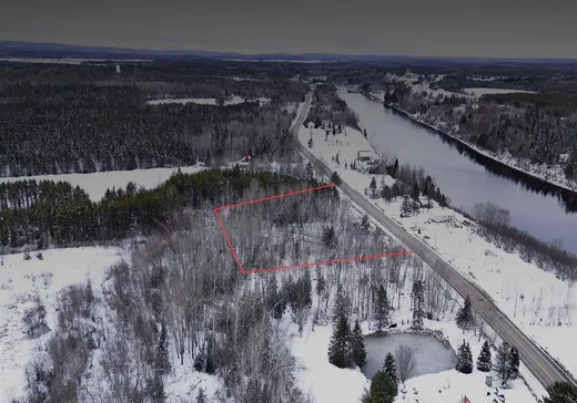 Terrain à vendre - 1 Route 352, St-Adelphe-De-Champlain, G0X 2G0