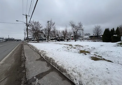 Land for Sale - 915 Boul. Bona-Dussault, Saint-Marc-des-Carrières, G0A 4B0