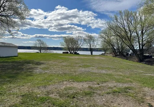 Terrain à vendre - 7634 Boul. Ste-Anne, Château-Richer, G0A 1N0