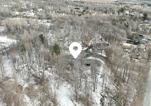Terrain à vendre - 57 Rue St-Jean, Windsor, J1S 2E8