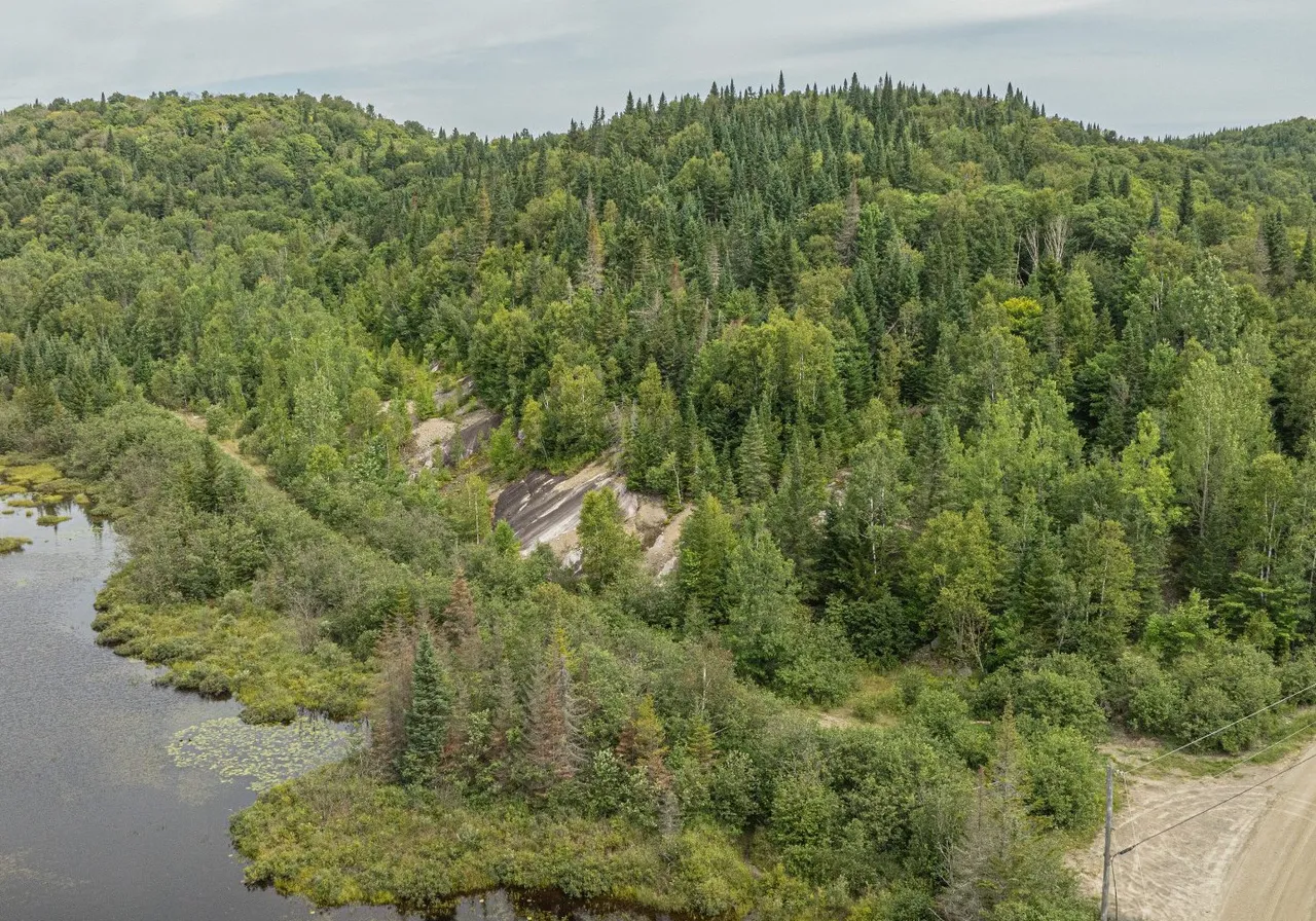 Ch. du Lac-des-Trois-Frères — photo 2