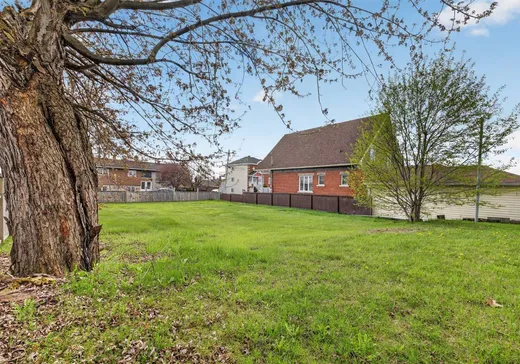 Terrain à vendre - 18 Rue St-Denis, Drummondville, J2B 5S6