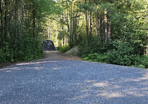 Terrain à vendre - 140 Rue du Centre, Saint-Valérien-de-Milton, J0H 2B0