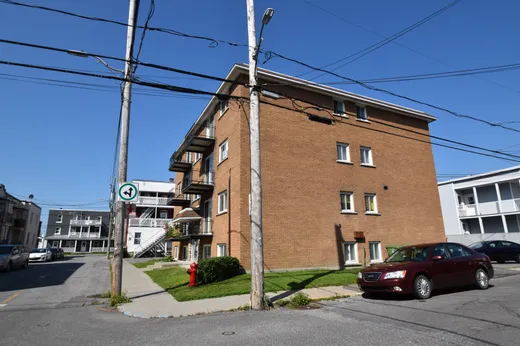 5-Plex à vendre - 2050 Rue Brébeuf, Saint-Hyacinthe, J2S 2P5