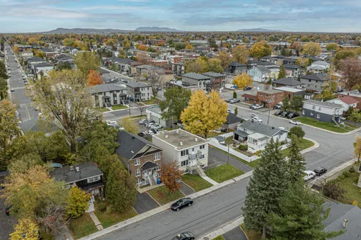 Triplex à vendre - 3571-3575 Rue MacKay, St-Hubert, J4T 2P2