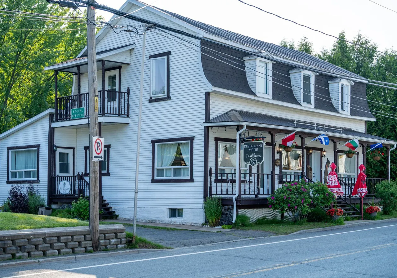 5-Plex à vendre - 1515 Ch. de St-Jean-des-Piles, Shawinigan, G0X 2V0