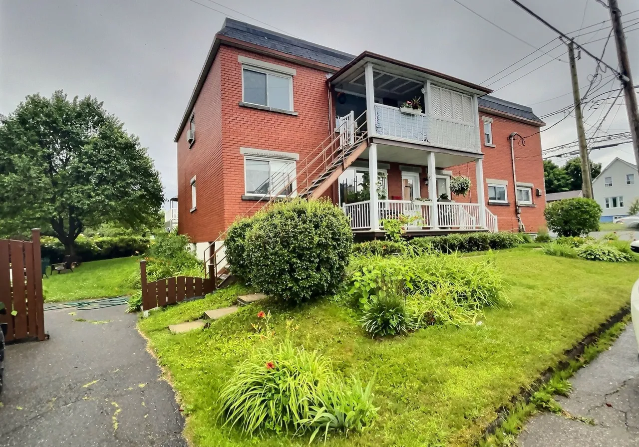 4-Plex à vendre - 135-141 Rue Angus S., East Angus, J0B 1R0