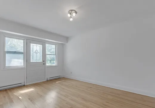 Triplex à vendre - 5355 Rue St-Zotique E., Rosemont, H1T 1N9