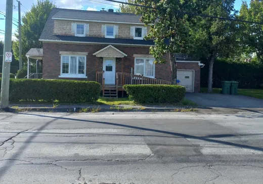 5-Plex for sale - 611 Rue St-Luc, Magog, J1X2X3