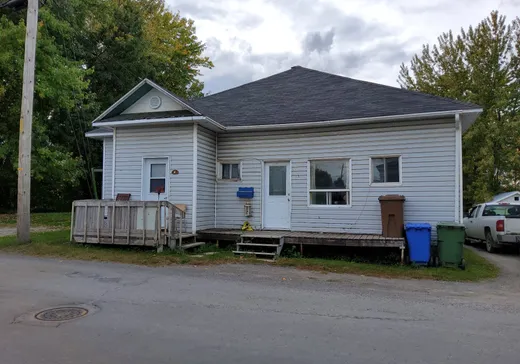 Triplex à vendre - 42 Rue de l'Église, Matane, G0J3K0